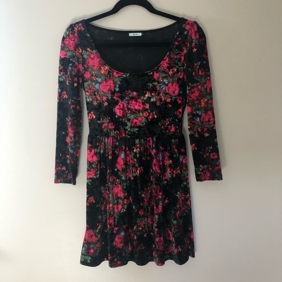 Urban Outfitters Dresses & Skirts - Urban Outfitters Kimchi Blue crushed velvet dress